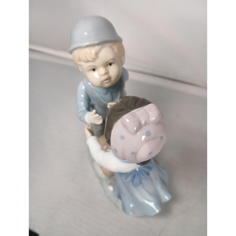 Raffles Porcelain Canada Figurine Adorable Girl And Boy Holding A Rose 6.75 Tall - Picture 3 of 7